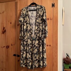 LulaRoe ‘Sarah’ - long light weight cardigan